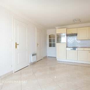 Très bel appartement 3 pièces, terrasse spacieuse plein sud et parking privé