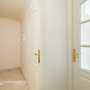 Très bel appartement 3 pièces, terrasse spacieuse plein sud et parking privé