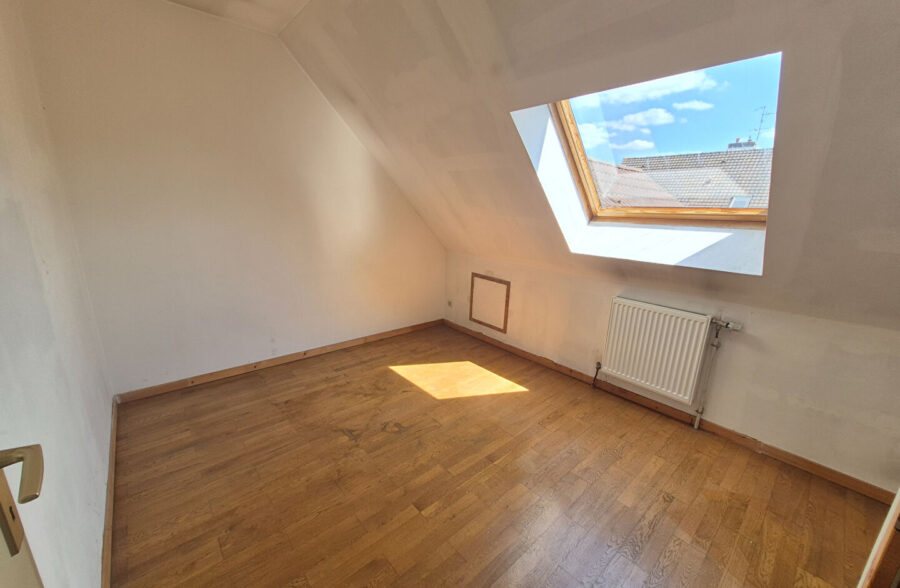 Maison Ronchin semi individuelle avec garage  Sous compromis 