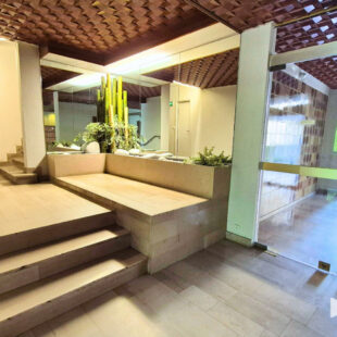 BOTANIQUE PROCHE TRAMWAY APPARTEMENT T1bis AVEC BALCON PARKING ET CAVE