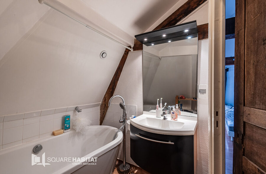 LILLE HYPERCENTRE : SUPERBE T2 LUMINEUX EN DUPLEX AVEC CACHET 40,66M² (47,17M² AU SOL)
