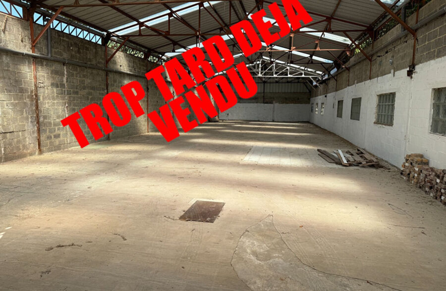 ENTREPOT DE 650 M²  Sous compromis 