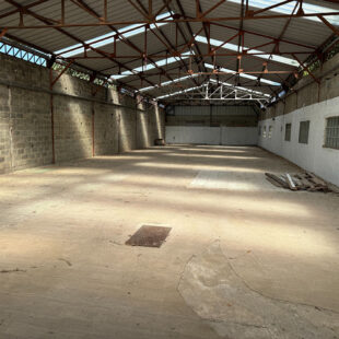 ENTREPOT DE 650 M²  Sous compromis 