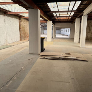 ENTREPOT DE 650 M²  Sous compromis 