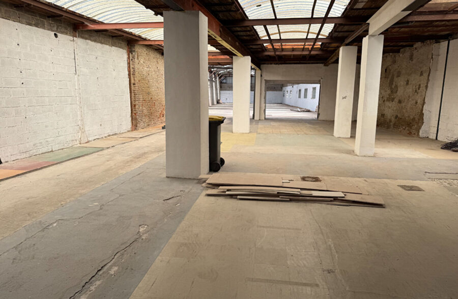 ENTREPOT DE 650 M²  Sous compromis 