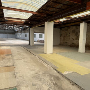 ENTREPOT DE 650 M²  Sous compromis 