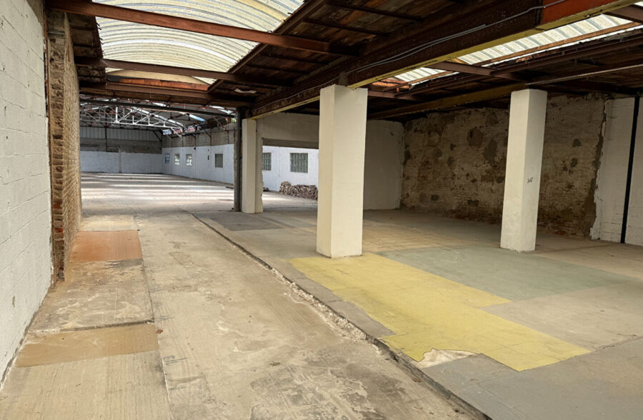 ENTREPOT DE 650 M²  Sous compromis 