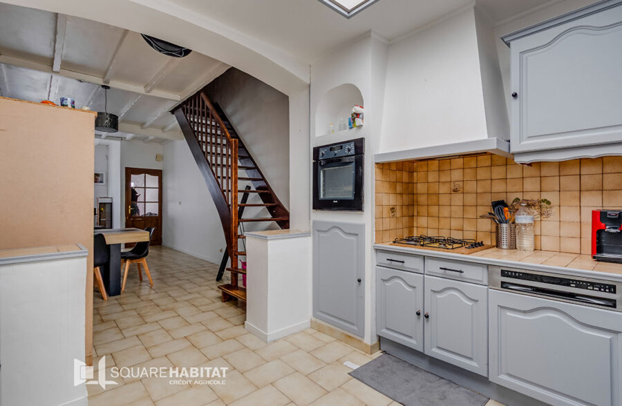 Maison 4 chambres  beau  quartier