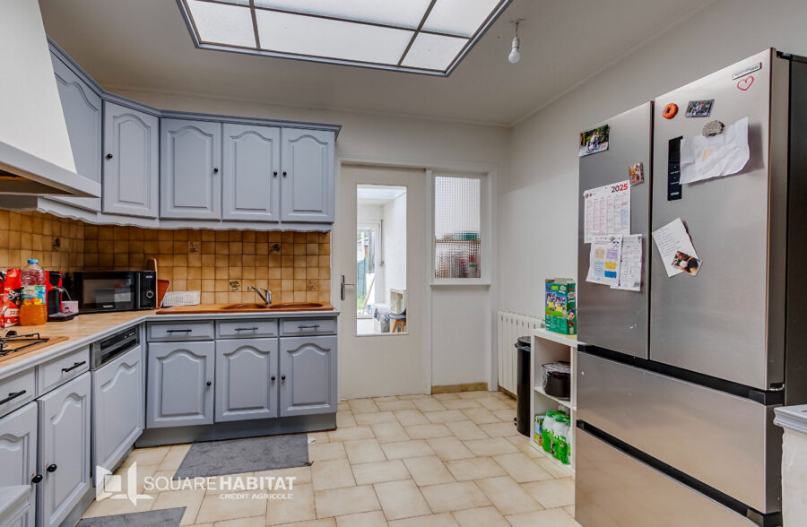 Maison 4 chambres  beau  quartier