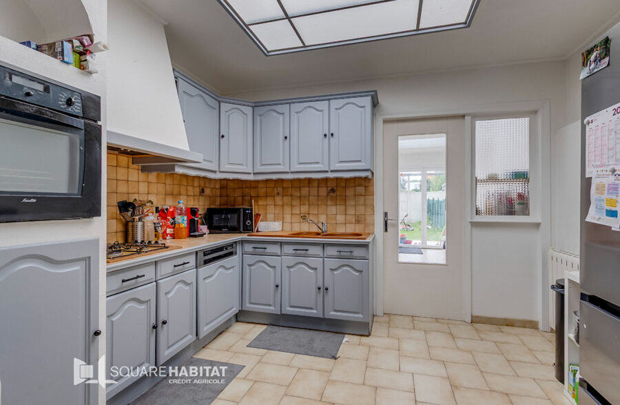 Maison 4 chambres  beau  quartier