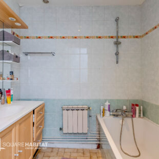 Maison 4 chambres  beau  quartier
