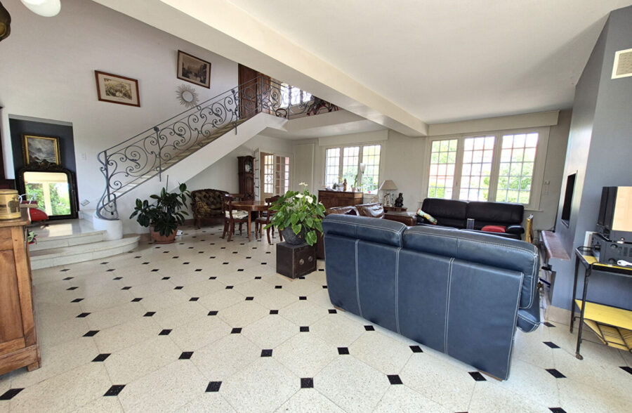 Pavillon beau secteur proche Cambrai180 m2