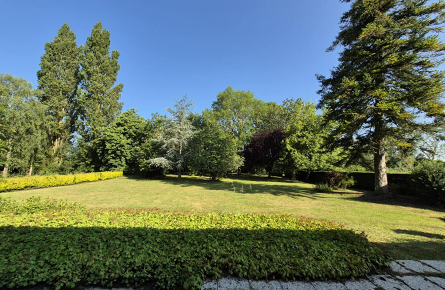 Corps de ferme à rénover sur 7000 m² à Hazebrouck