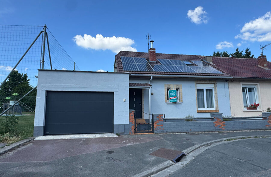 Maison  5 pièce(s) 130 m2  Sous compromis 