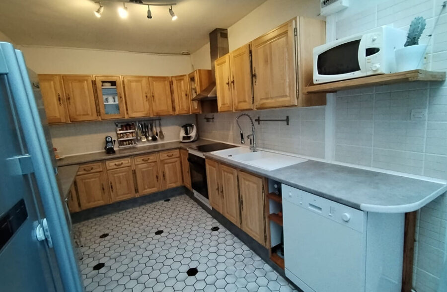 Maison lumineuse 3 chambres et bureau jardin garage 50m²