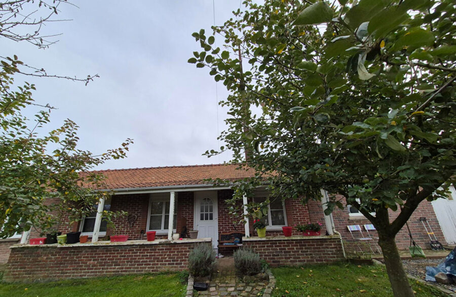 Maison de plain pied dans village prisé