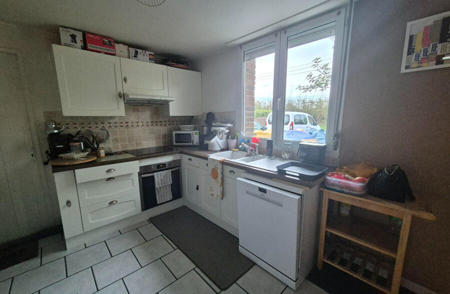 Maison de plain pied dans village prisé