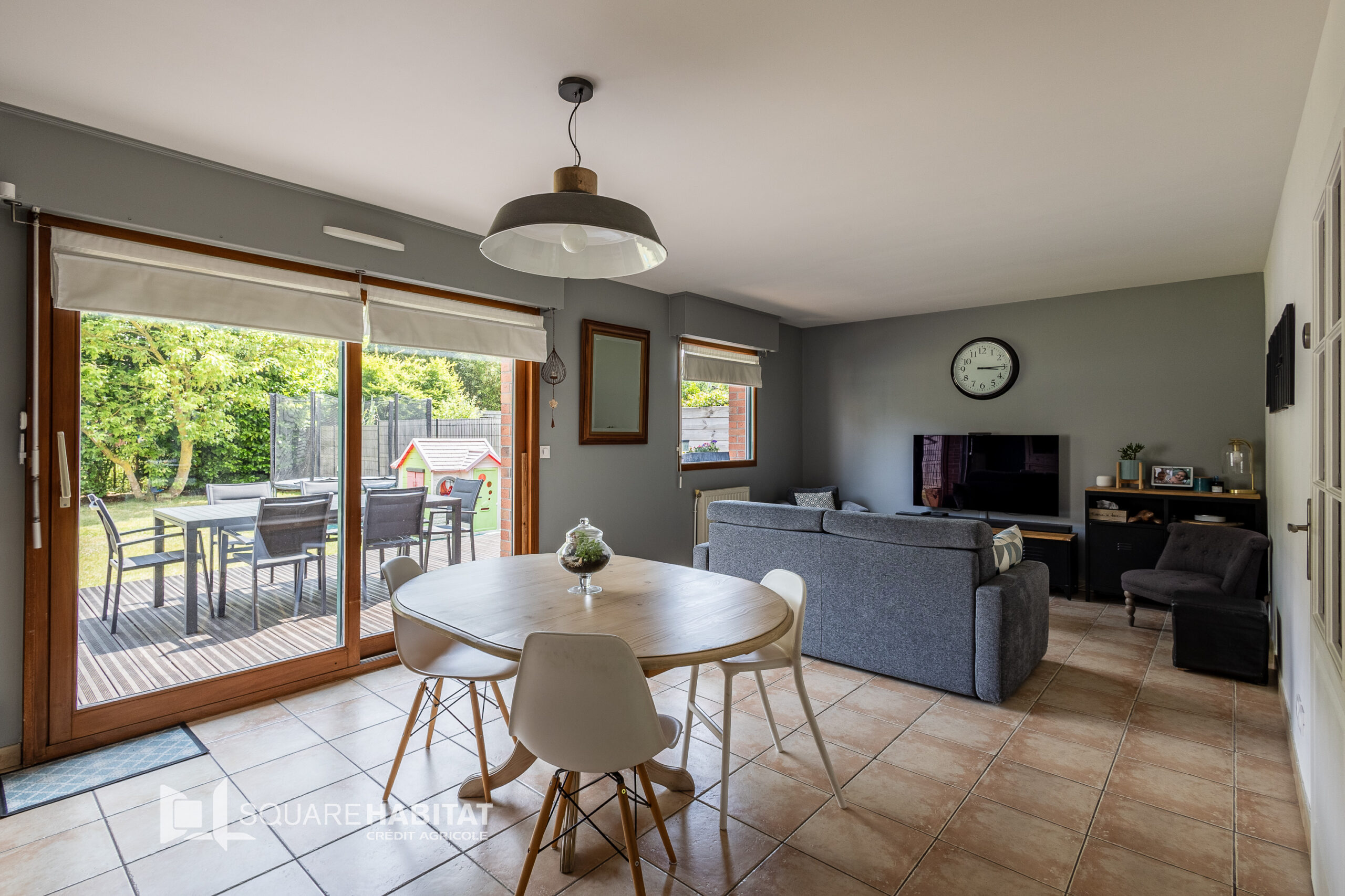 MAISON SEMIE-INDIVIDUELLE EN LOTISSEMENT – 3 CHAMBRES – GARAGE – JARDIN ORIENTÉ SUD