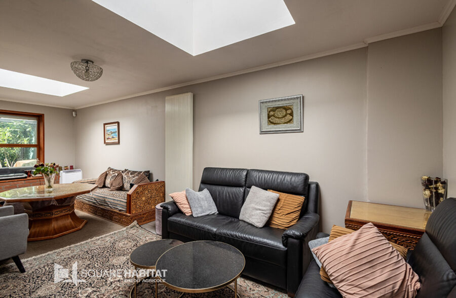Lomme proche métro : maison 5 chambres, bureau, garage et grand jardin