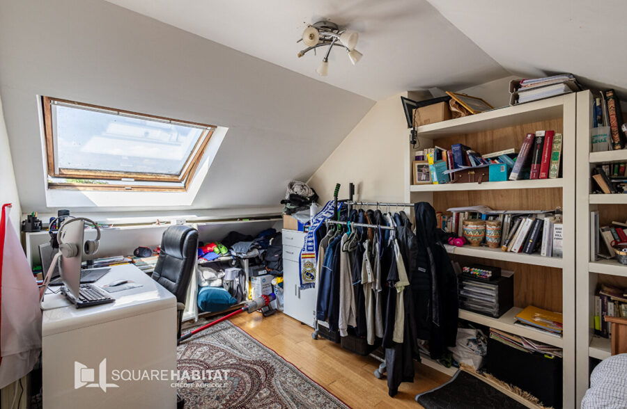 Lomme proche métro : maison 5 chambres, bureau, garage et grand jardin