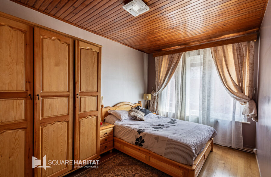 Lomme proche métro : maison 5 chambres, bureau, garage et grand jardin