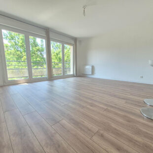 LILLE GAMBETTA / SEBASTOPOL: Type 2 lumineux d’environ 48m² avec balcon et garage