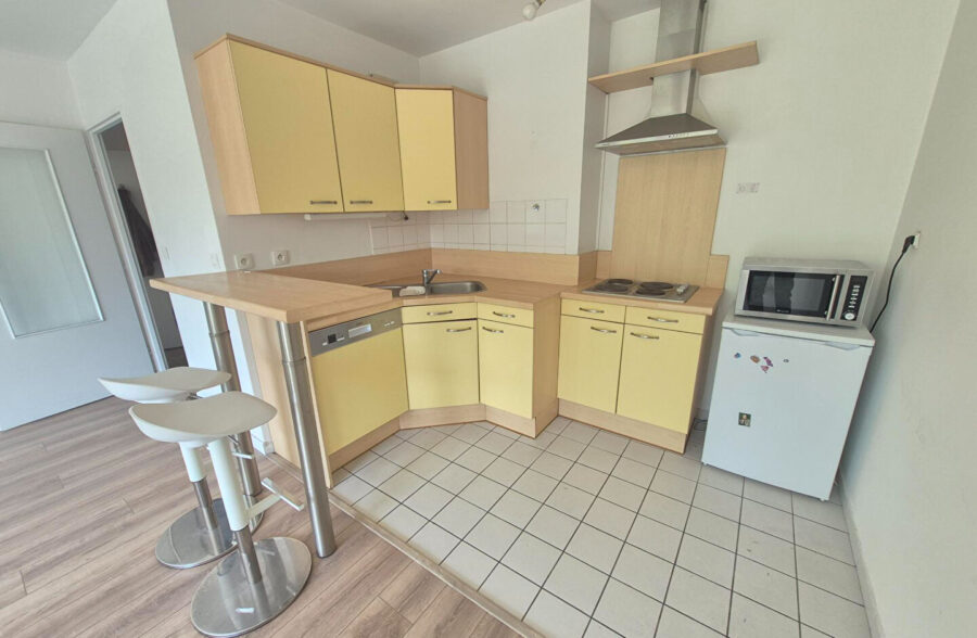 LILLE GAMBETTA / SEBASTOPOL: Type 2 lumineux d’environ 48m² avec balcon et garage