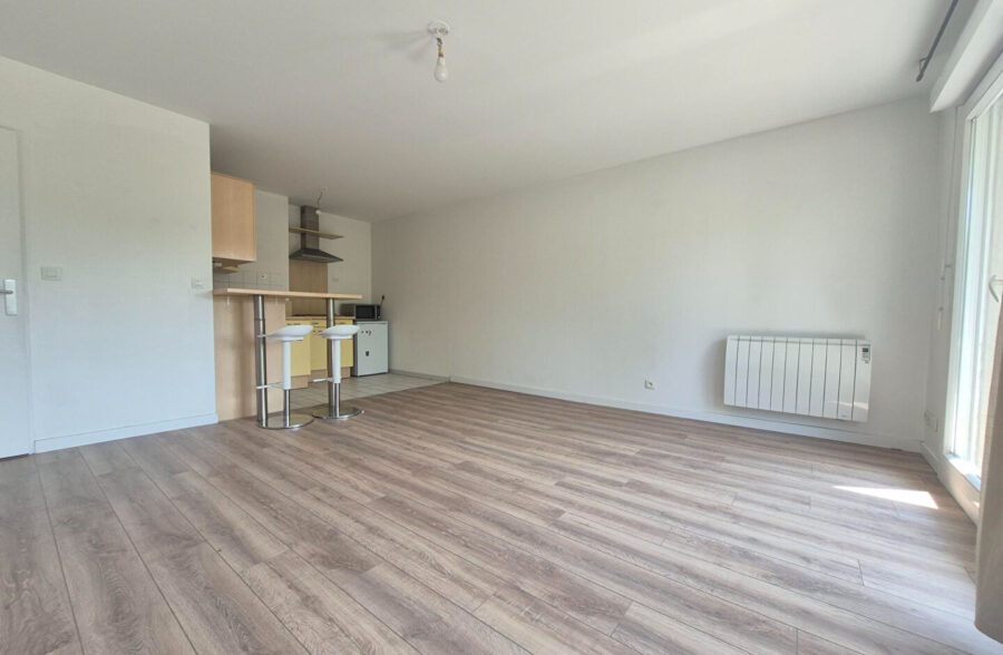 LILLE GAMBETTA / SEBASTOPOL: Type 2 lumineux d’environ 48m² avec balcon et garage