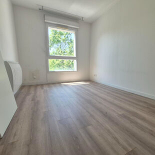 LILLE GAMBETTA / SEBASTOPOL: Type 2 lumineux d’environ 48m² avec balcon et garage
