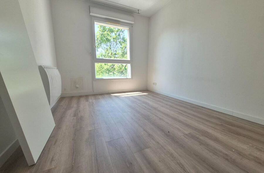 LILLE GAMBETTA / SEBASTOPOL: Type 2 lumineux d’environ 48m² avec balcon et garage