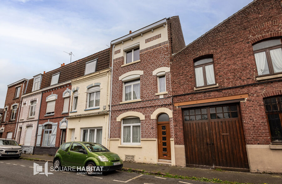 Maison avec 3 chambres jardin garage  Sous compromis 
