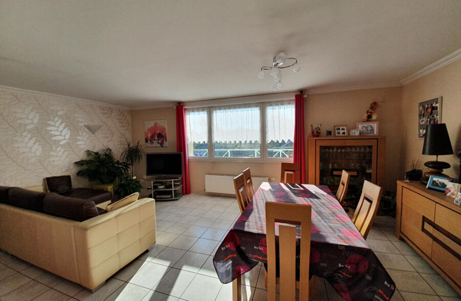 Appartement  T3 de 73 m2 + local commercial de 44 m² avec garage