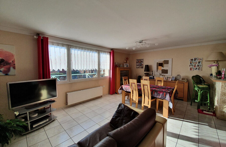 Appartement  T3 de 73 m2 + local commercial de 44 m² avec garage