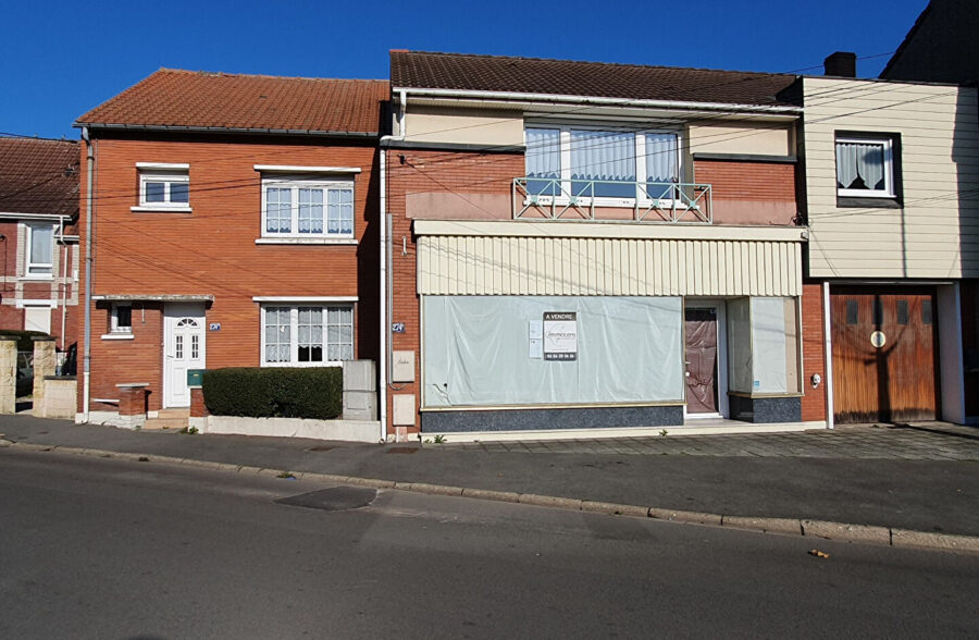 Appartement  T3 de 73 m2 + local commercial de 44 m² avec garage