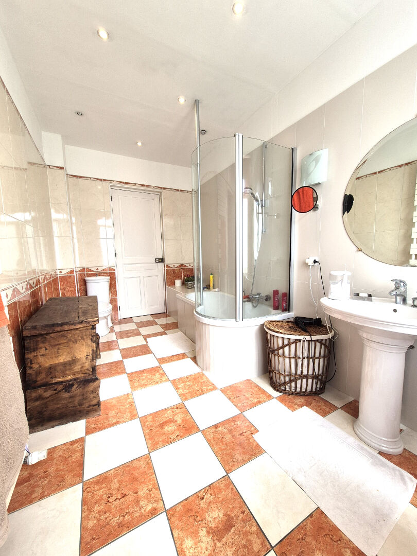 Maison Cambrai 10 pièce(s) 242 m2