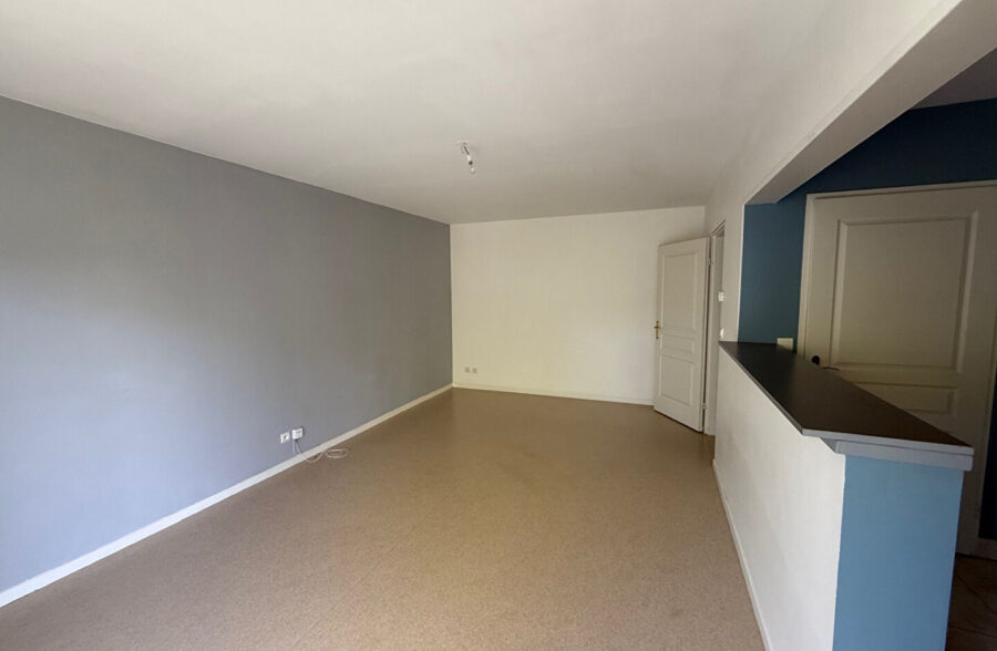 Centre-ville, appartement T2 avec balcon et cave