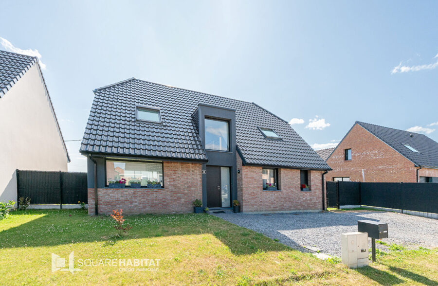 PAVILLON SEMI PLAIN PIED  4 CHAMBRES DE 156 M²