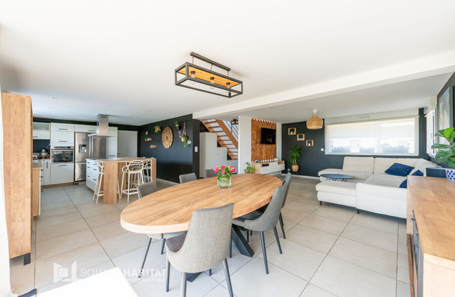 PAVILLON SEMI PLAIN PIED  4 CHAMBRES DE 156 M²