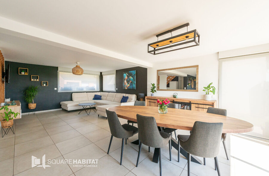 PAVILLON SEMI PLAIN PIED  4 CHAMBRES DE 156 M²