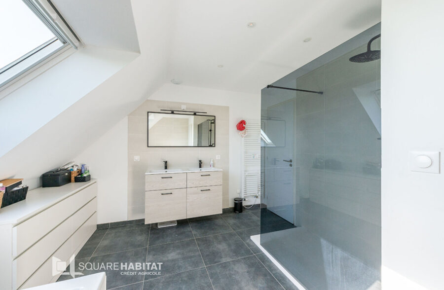 PAVILLON SEMI PLAIN PIED  4 CHAMBRES DE 156 M²