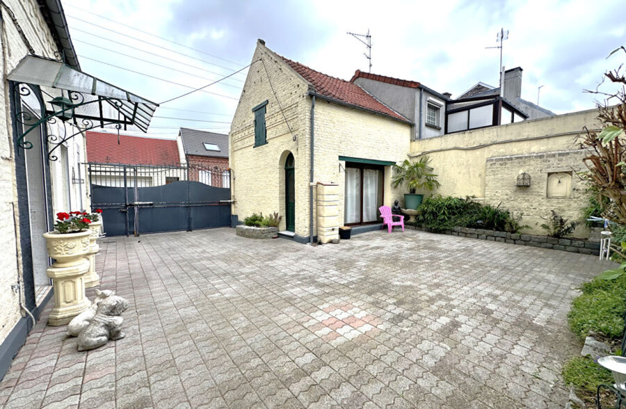 Maison 153m² – 3 chambres, dépendance et hangar.