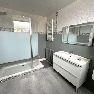 Maison 153m² – 3 chambres, dépendance et hangar.