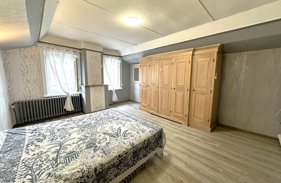 Maison 153m² – 3 chambres, dépendance et hangar.
