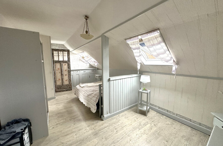 Maison 153m² – 3 chambres, dépendance et hangar.
