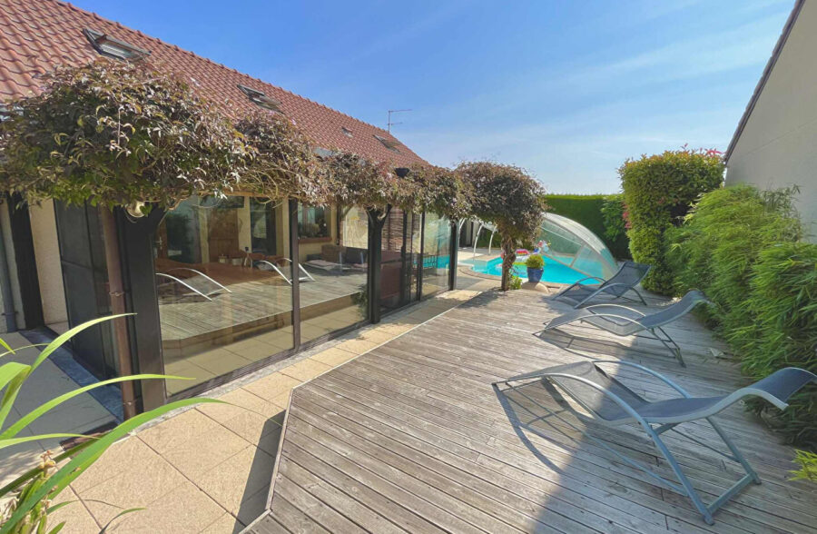 Maison individuelle avec studio indépendant et piscine