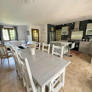 Maison individuelle avec studio indépendant et piscine