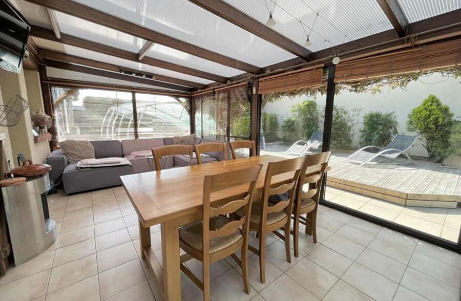 Maison individuelle avec studio indépendant et piscine