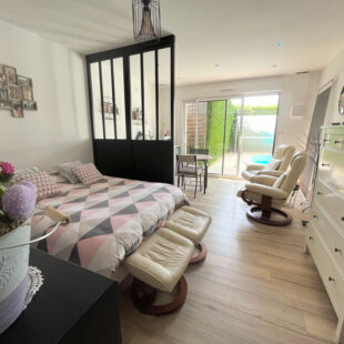 Maison individuelle avec studio indépendant et piscine