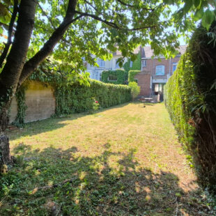 Proximité immédiate de la Deûle, belle maison des années 30 avec 4 chambres et magnifique jardin