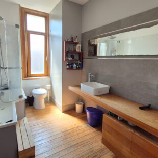 Proximité immédiate de la Deûle, belle maison des années 30 avec 4 chambres et magnifique jardin